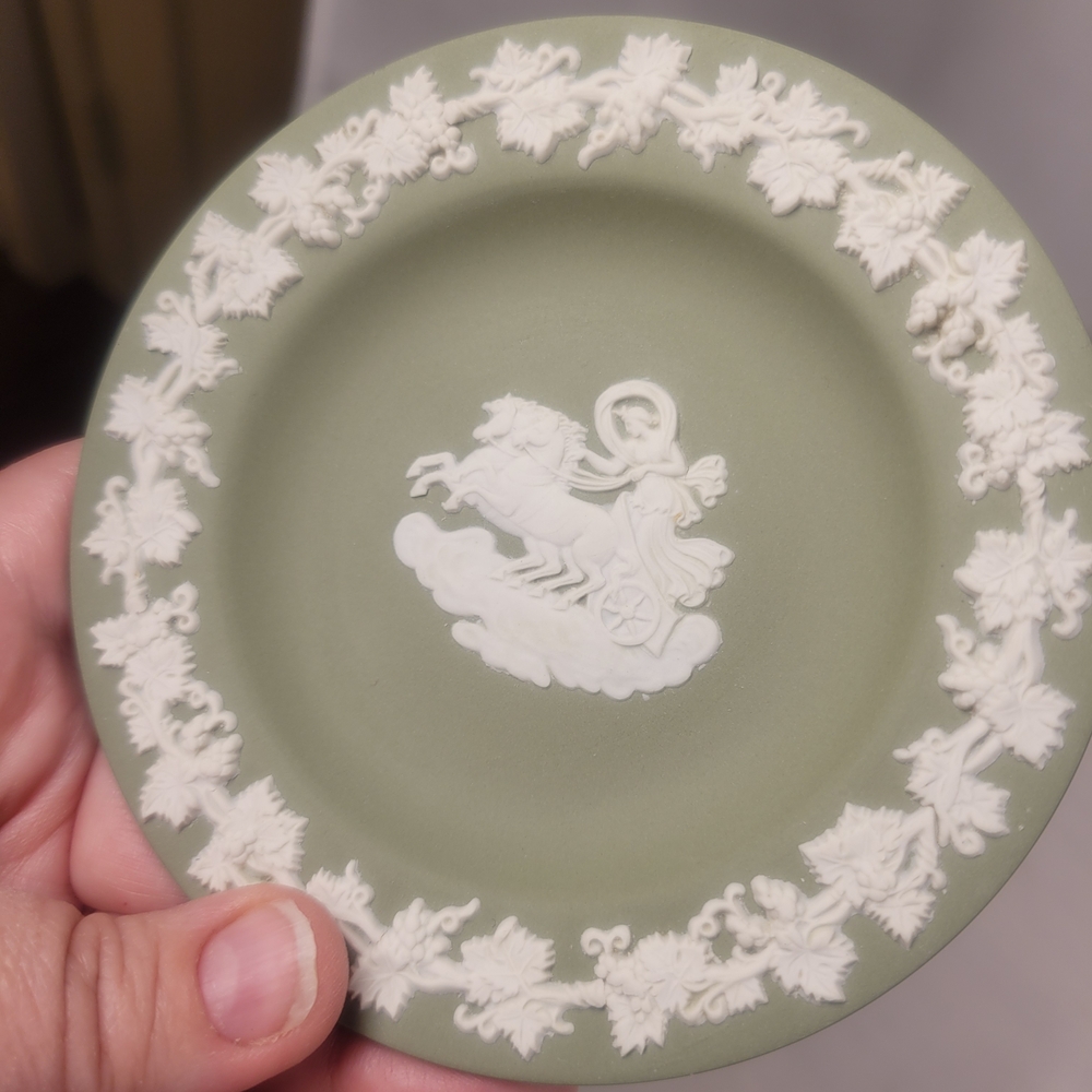 Wedgewood Elegant Green and White Decorative Trinket Plate Small - Picture 4 of 4